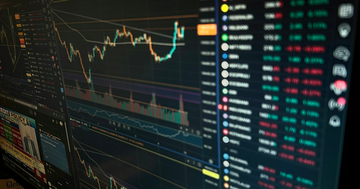 Real Estate vs. Stocks: Which is Better?